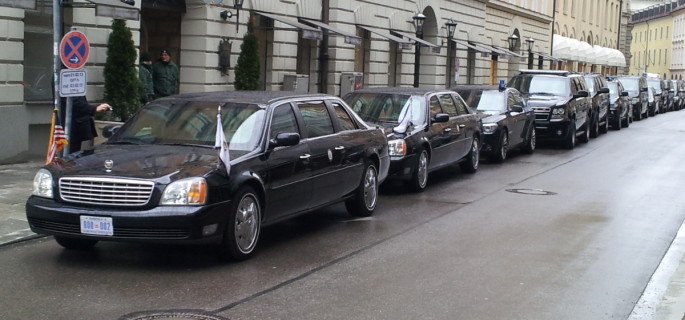 Vice-President Joe Biden's entourage arrives at the Bayerischer Hof hotel in downtown Munich - photo: S. Rauhut