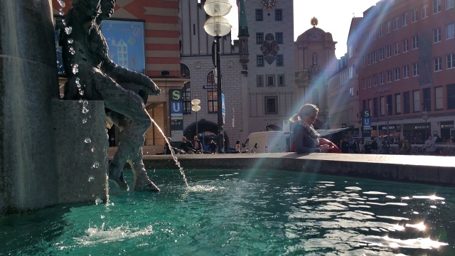 Fischbrunnen fountain at Marienplatz -- munichFOTO