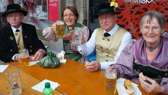 450,000 Celebrate Munich's 857th Birthday!