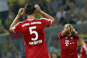 Not his, or Bayern's night: Thiago (right) has head in his hands as teammate Daniel van Buyten watches on. Photo: DPA