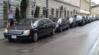Vice-President Joe Biden's entourage arrives at the Bayerischer Hof hotel in downtown Munich - photo: S. Rauhut