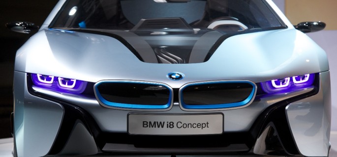 The BMW i8 uses a carbon fiber body -- photo: dpa