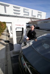 John Glenney, 62, of Lexington, Ky., talks about his cross-country trip in his Tesla Model S sedan, using only the company's Supercharging stations, while charging the car at the Tesla headquarters in Fremont, Calif. on January 27, 2014 -- photo: dpa