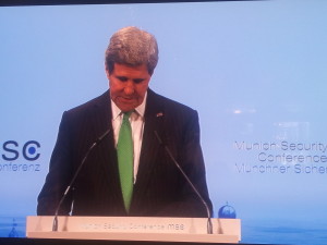 Secretary of State John Kerry addresses the plenary session - photo: Stephan Rauhut