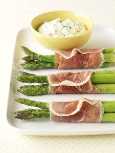 Prosciutto Wrapped Asparagus with Boursin -- dpa
