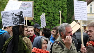 Montagsdemo protesters at Sendlingertor -- munichFOTO